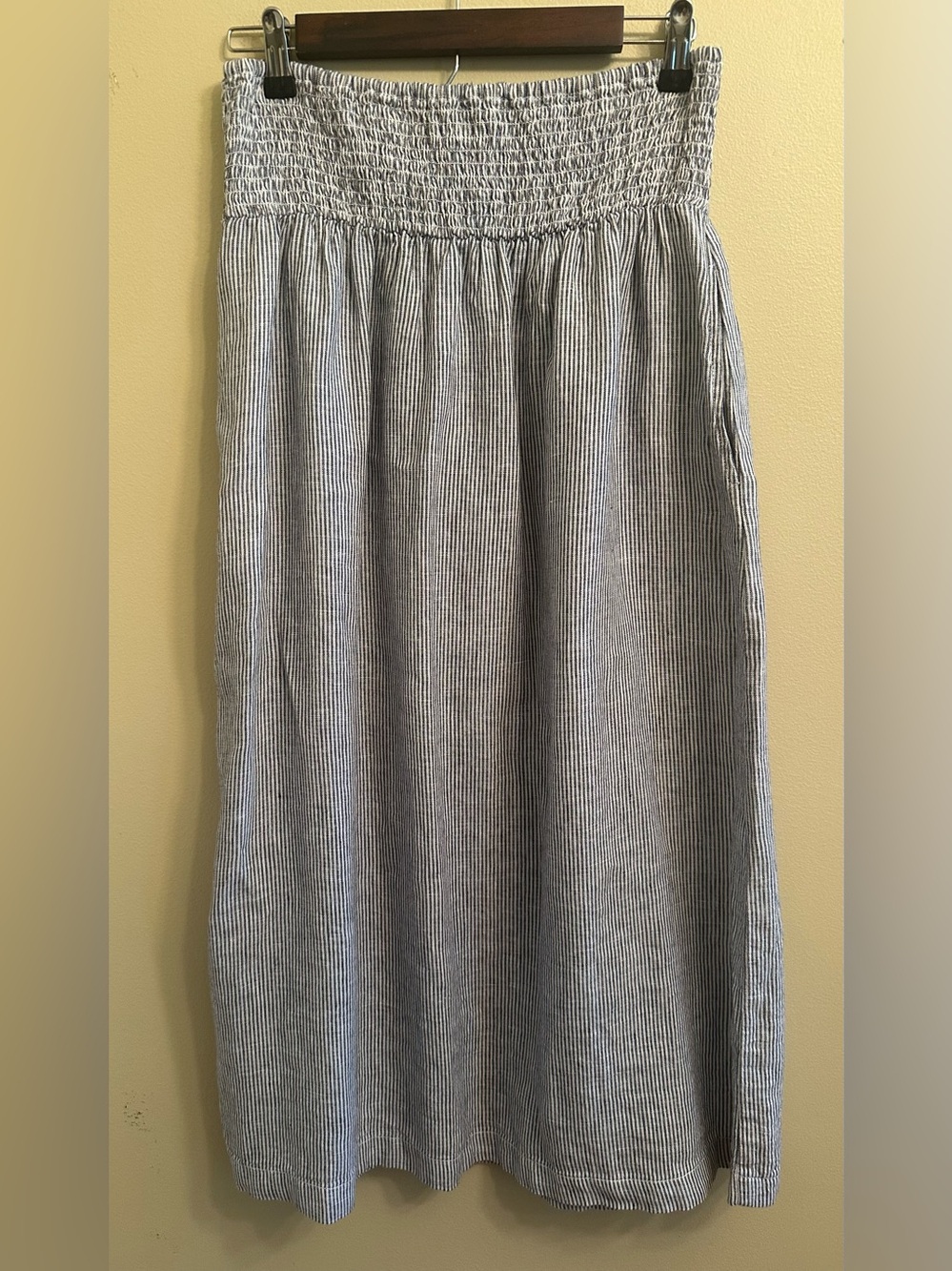 Tahari 100% Linen Blue Stripe Smocked Maxi Skirt Women's Large Coastal Vaca 1138 - Picture 2 of 7